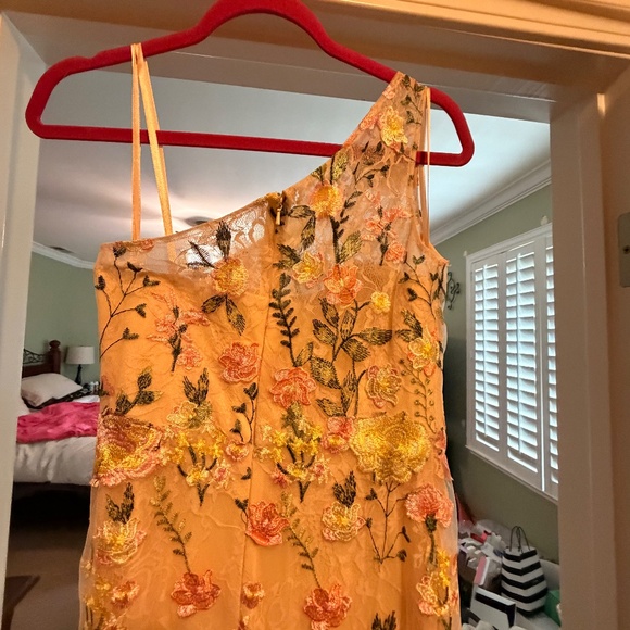 MacDuggal Formal Stunner - Picture 12 of 17